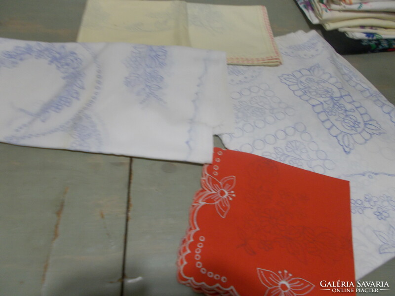 Unstitched tablecloths