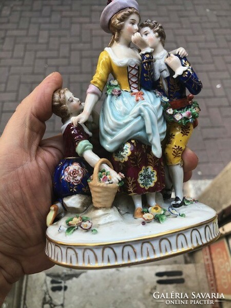 Meissen baroque porcelain statue from the 19th century. From the beginning of the century, 16 x 16 cm