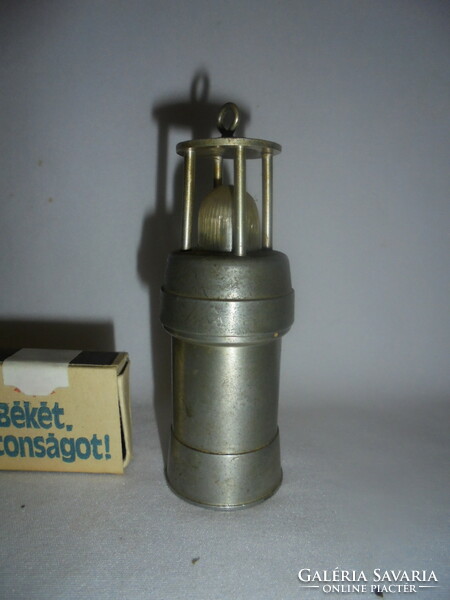 Flashlight in the shape of a miner's lamp, flashlight