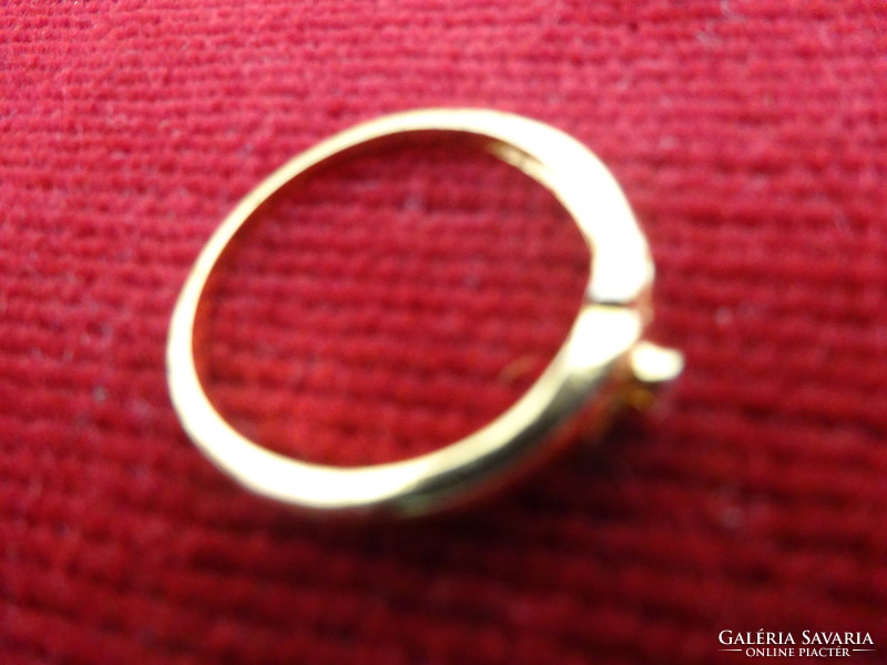 Aranyozott gyűrű a 70-es évekből, piros kövel, belső átmérője 1,8 cm. Jókai.