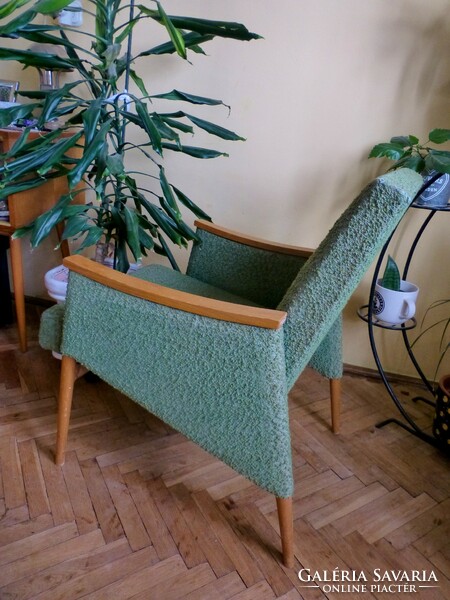 Skandináv stílusú pisztácia zöld fotel