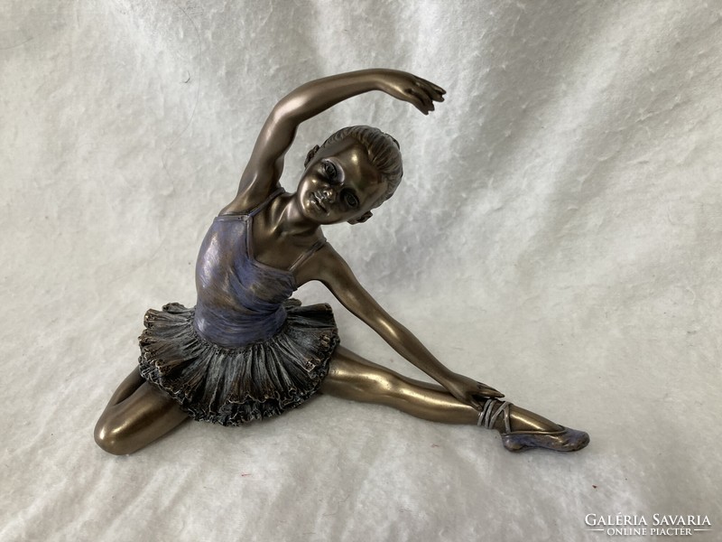 Ballerina, polyresin statue - figurine