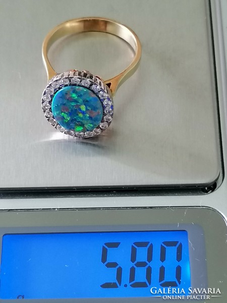 Brilliant opal gem gold ring