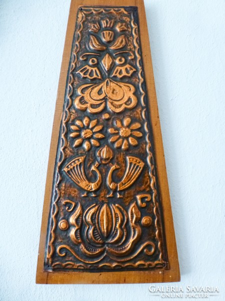 Wooden wall decoration in the shape of a manger with copper overlay