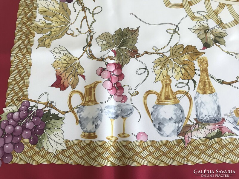 Swarovski selyemkendő szőlő és Swarovski kristály eszközök festményével, 88 x 88 cm