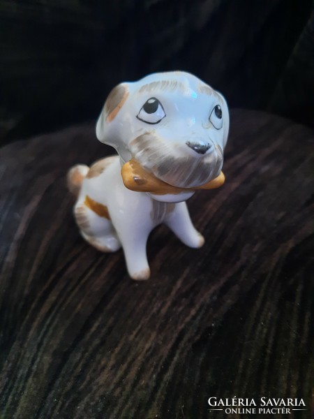Aquincum porcelán figura Bólogató kutya