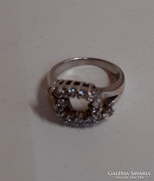Ring studded with cubic zirconia stones in marked silver 925 in good condition