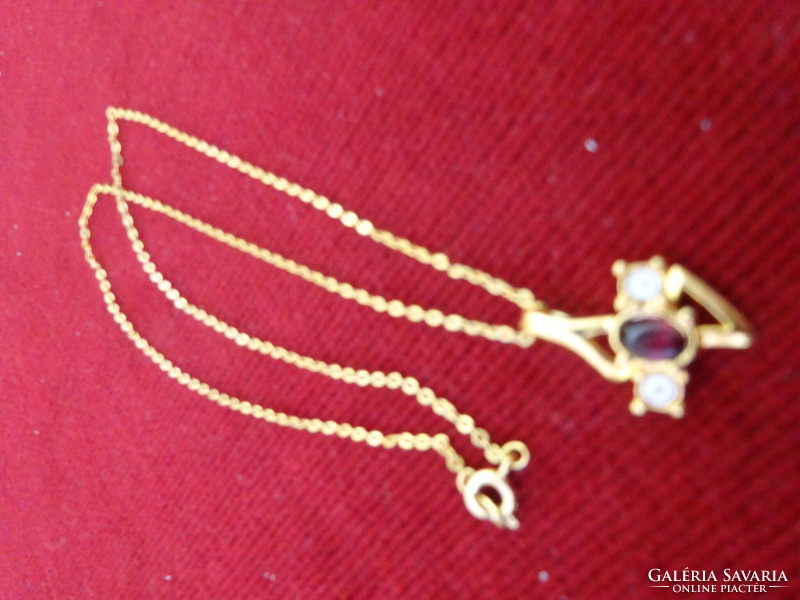 Gold-plated necklace from the 70s with a burgundy and white stone pendant. Jokai.