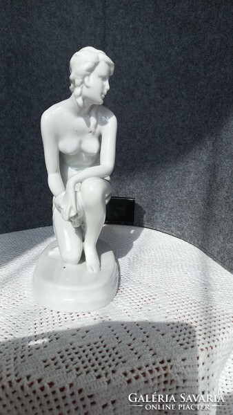 Zsolnay white kneeling female nude, 23 cm, base: 15 x 9 cm, small surface crack on the back of the head