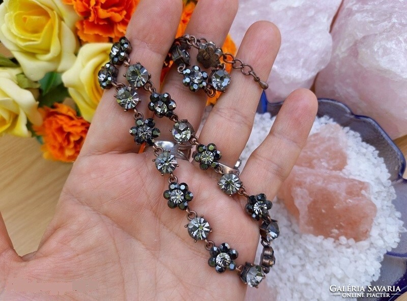 Wonderful vintage - sparkling gemstone necklace, not an ordinary piece