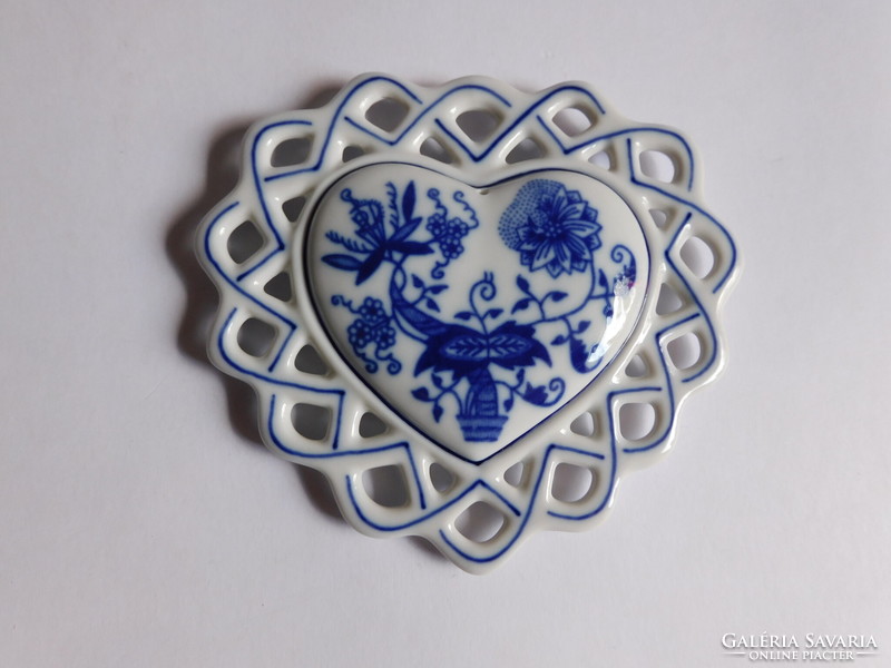 Heart-shaped porcelain onion pattern vintage pendant