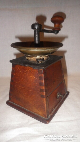 Antique trapeze coffee grinder Wien