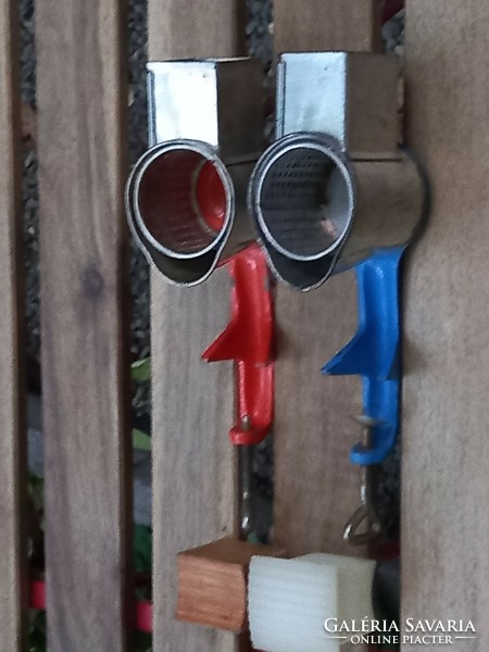 Regi kitchen tool: retro kitchen grinders