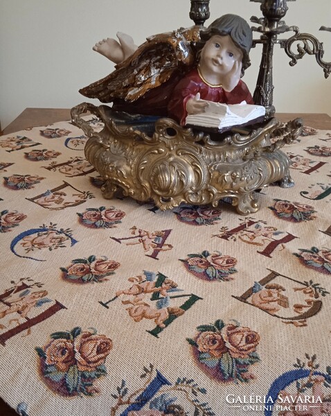 Angel tablecloth, centerpiece
