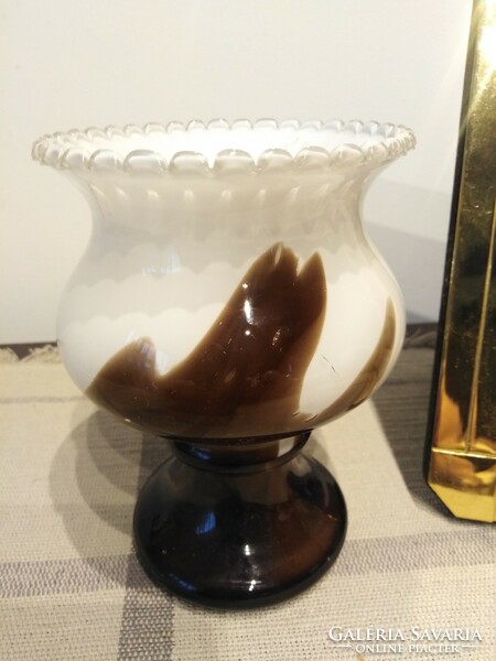 Üveg váza -  fodros peremmel