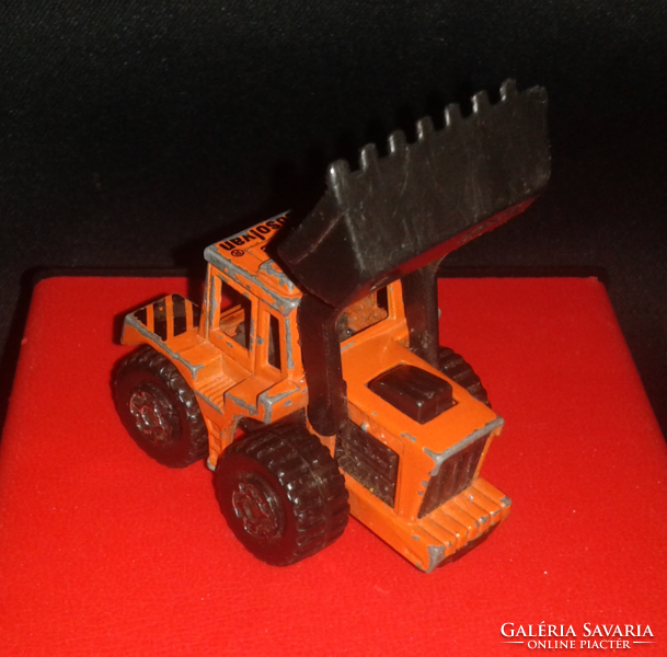 Matchbox Superfast Orange Tractor Shovel #29 1976. Macau