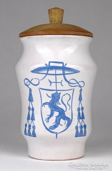 1M288 ceramic apothecary pot with lion coat of arms - copy museum copy