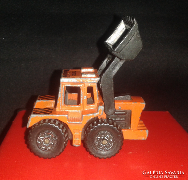 Matchbox superfast orange tractor shovel #29 1976. Macau