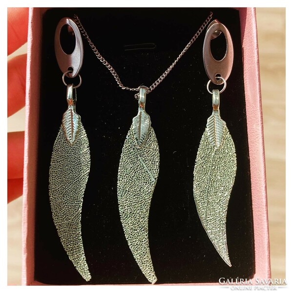 Green colored stainless steel jewelry leaf set