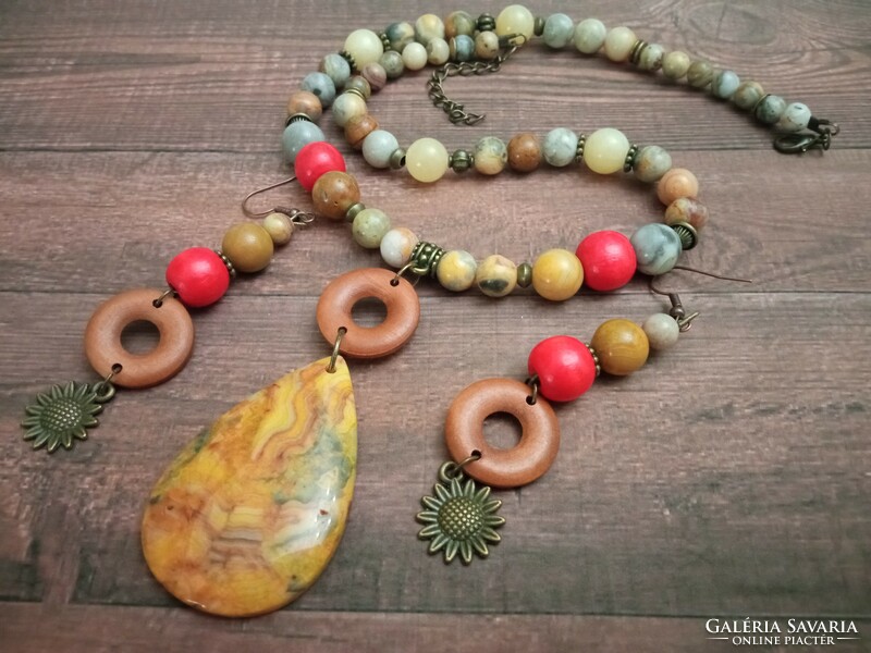 Semi-precious stone set