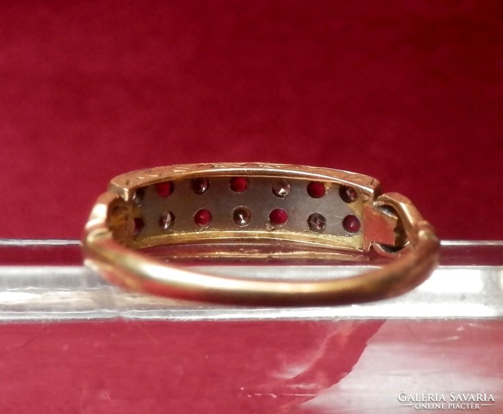 Gold ring brilliant, ruby stone