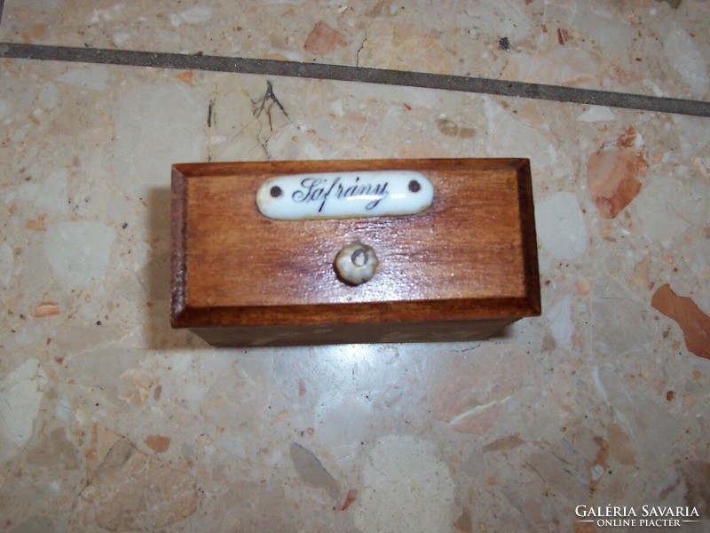Small wall cabinet with spice holder with porcelain pliers