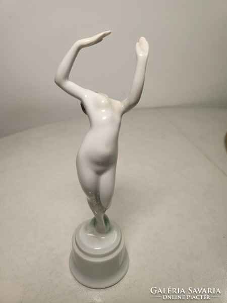 Herend dancing nude