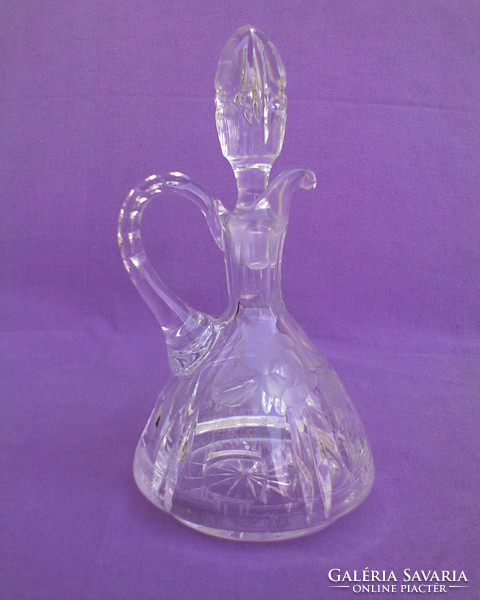 Beautiful polished crystal decanter + plug