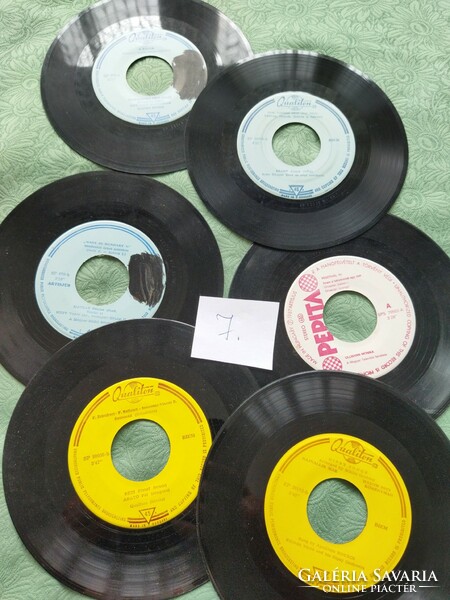 Vinyl singles 7.