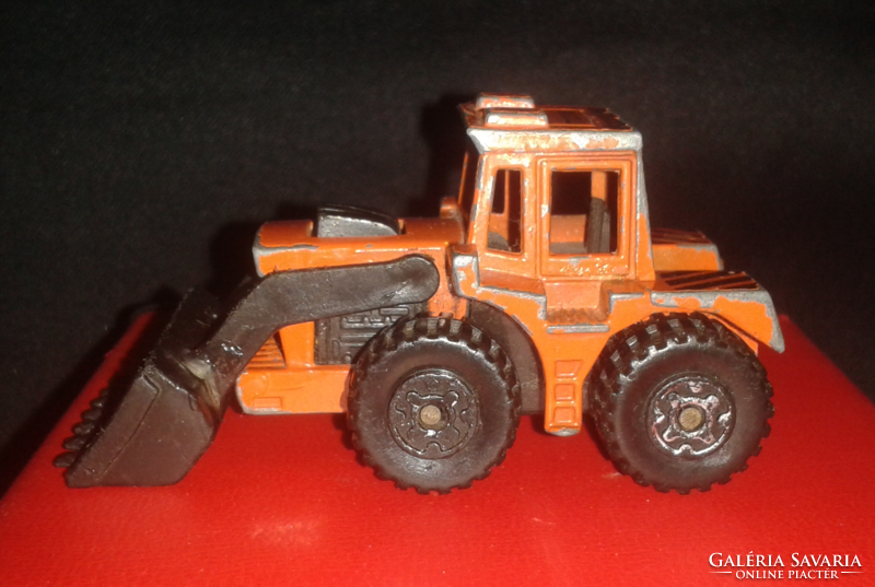 Matchbox Superfast Orange Tractor Shovel #29 1976. Macau