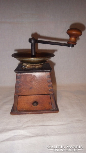 Antique trapeze coffee grinder Wien