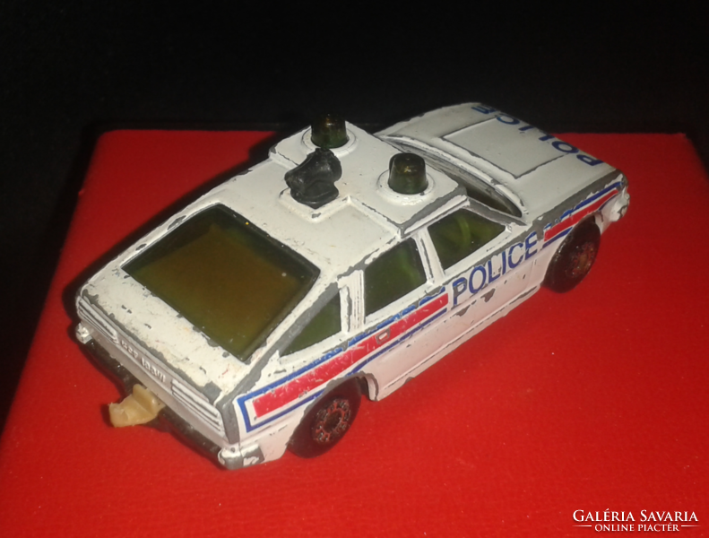 Matchbox no8 rover 3500 police car 1980 white 1:64 made in Macau