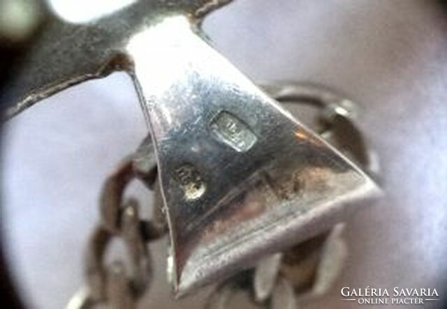 Ezüst aranyozott kalapált design medál + lánc