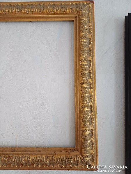 Looking for a wide gilded picture frame, looking for a mirror, looking for a painting