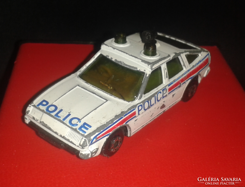 Matchbox no8 rover 3500 police car 1980 white 1:64 made in Macau