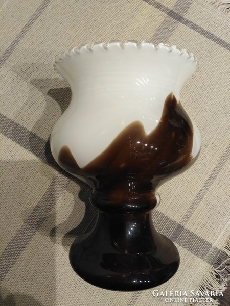 Üveg váza -  fodros peremmel