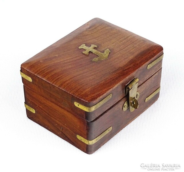 1M316 small wooden box with copper hammered iron cat