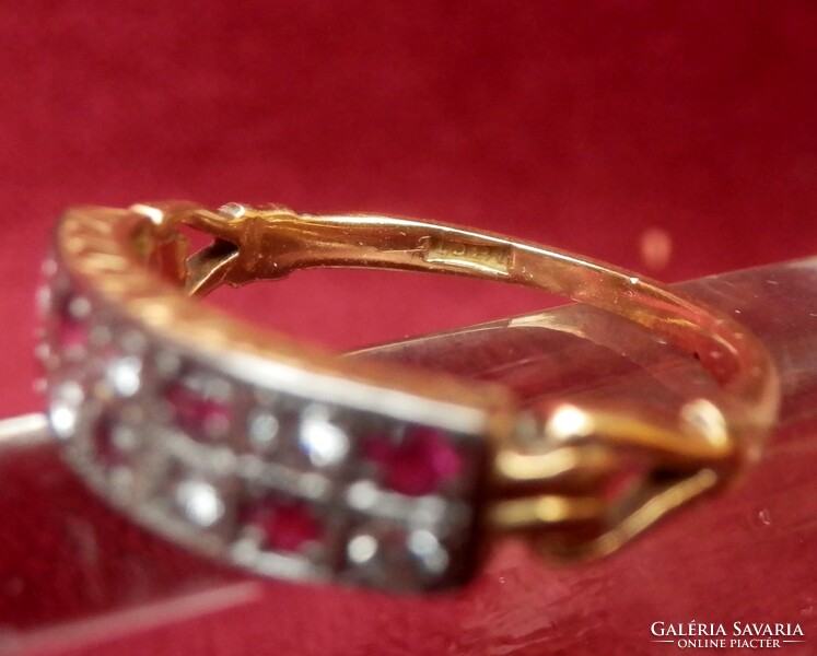 Gold ring brilliant, ruby stone