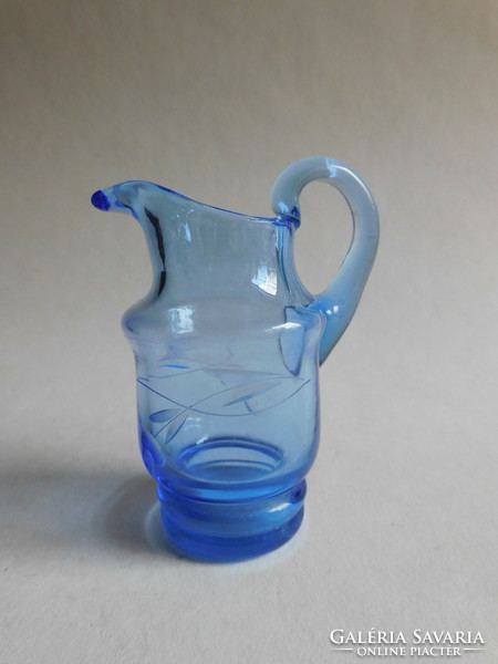 Kis kis méretű kék metszett üveg kiöntő 0.5 dl