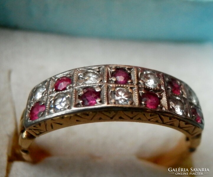 Gold ring brilliant, ruby stone