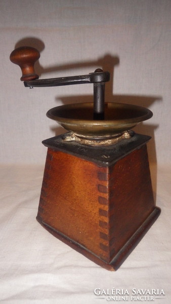 Antique trapeze coffee grinder Wien