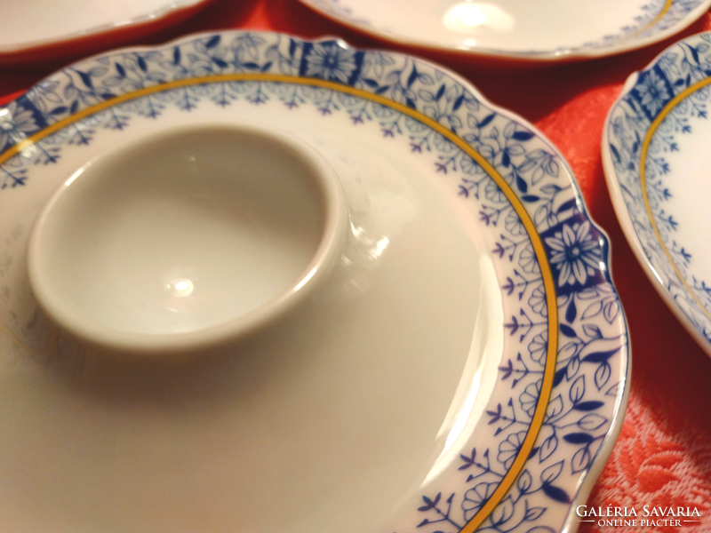 Porcelain offering 6 boiled eggs