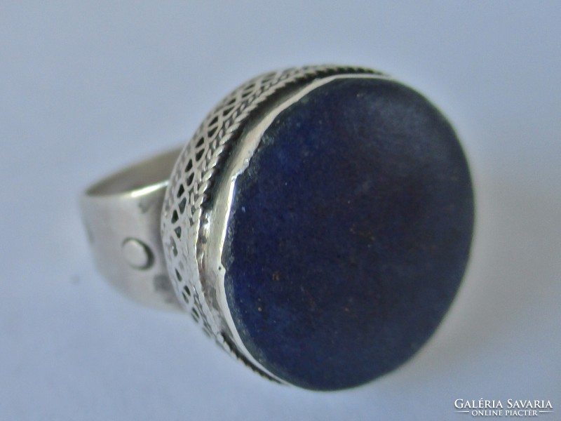 Beautiful old silver ring with a large lapis lazuli stone