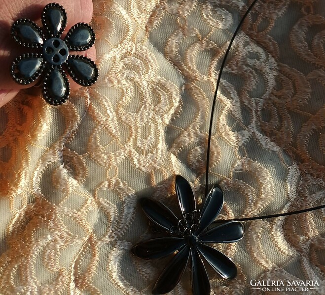 Fekete zománc virág ékszer szett - nyakék + gyűrű