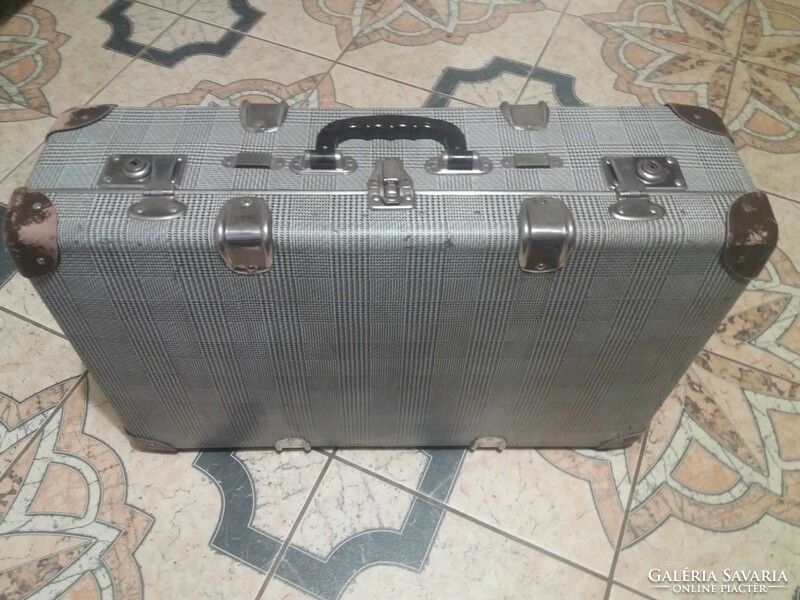 Régi, retro, kockás utazó bőrönd, 60x38 cm