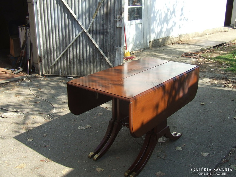 Dining table can be extended