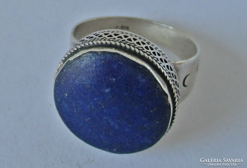 Beautiful old silver ring with a large lapis lazuli stone