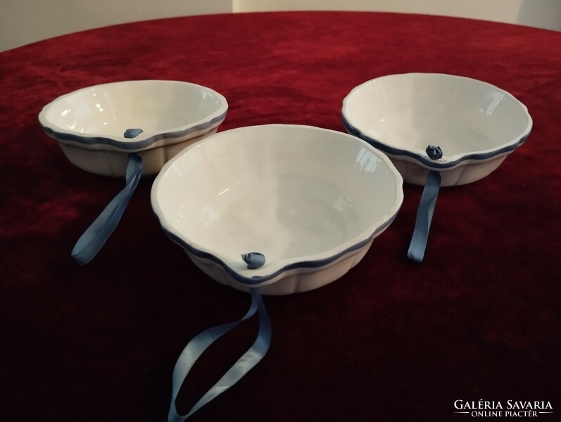 Porcelain pudding molds with 3 different designs in perfect condition