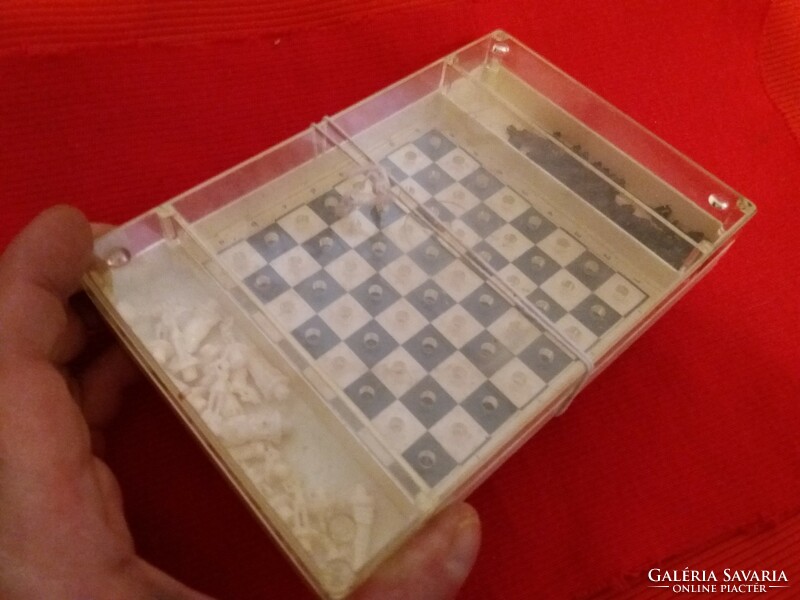 Old quality traveling mini chess set with very nicely crafted figures according to the pictures