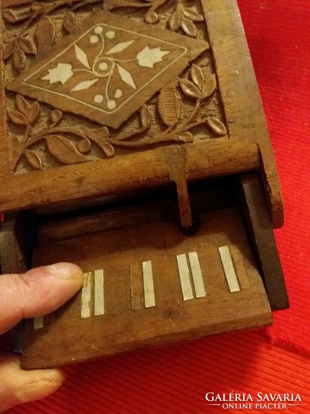 Régi asztali fából készült ZONGORA dúsan faragott asztali cigarettatartó intarziás a képek szerint